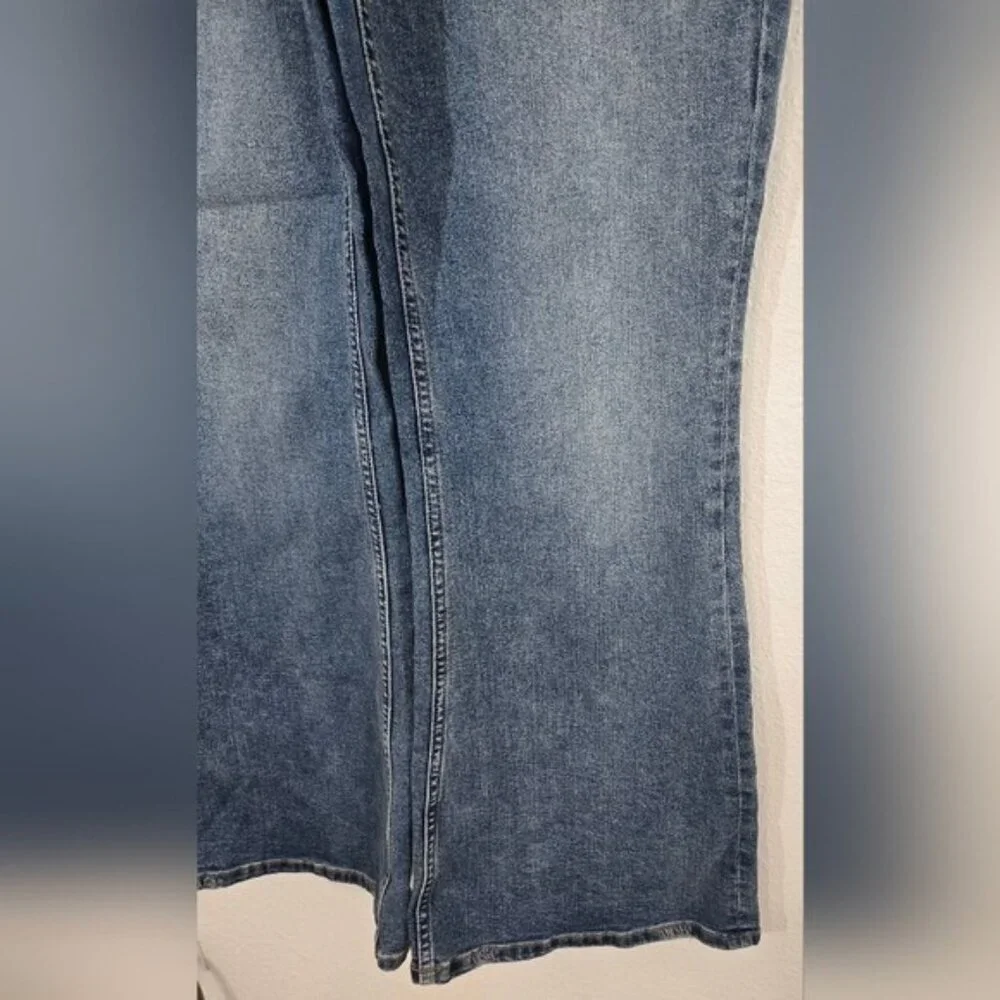 *NEW* We The Free Curvy Vintage High Rise Flare Jeans Hippie Boho Festival, 31 - Picture 3 of 9